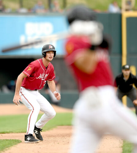 Bowie uses homers to take care of Curve